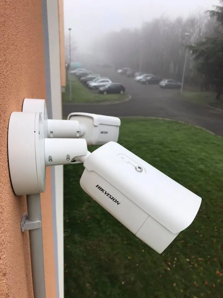 Caméra bullet sur une maison individuelle