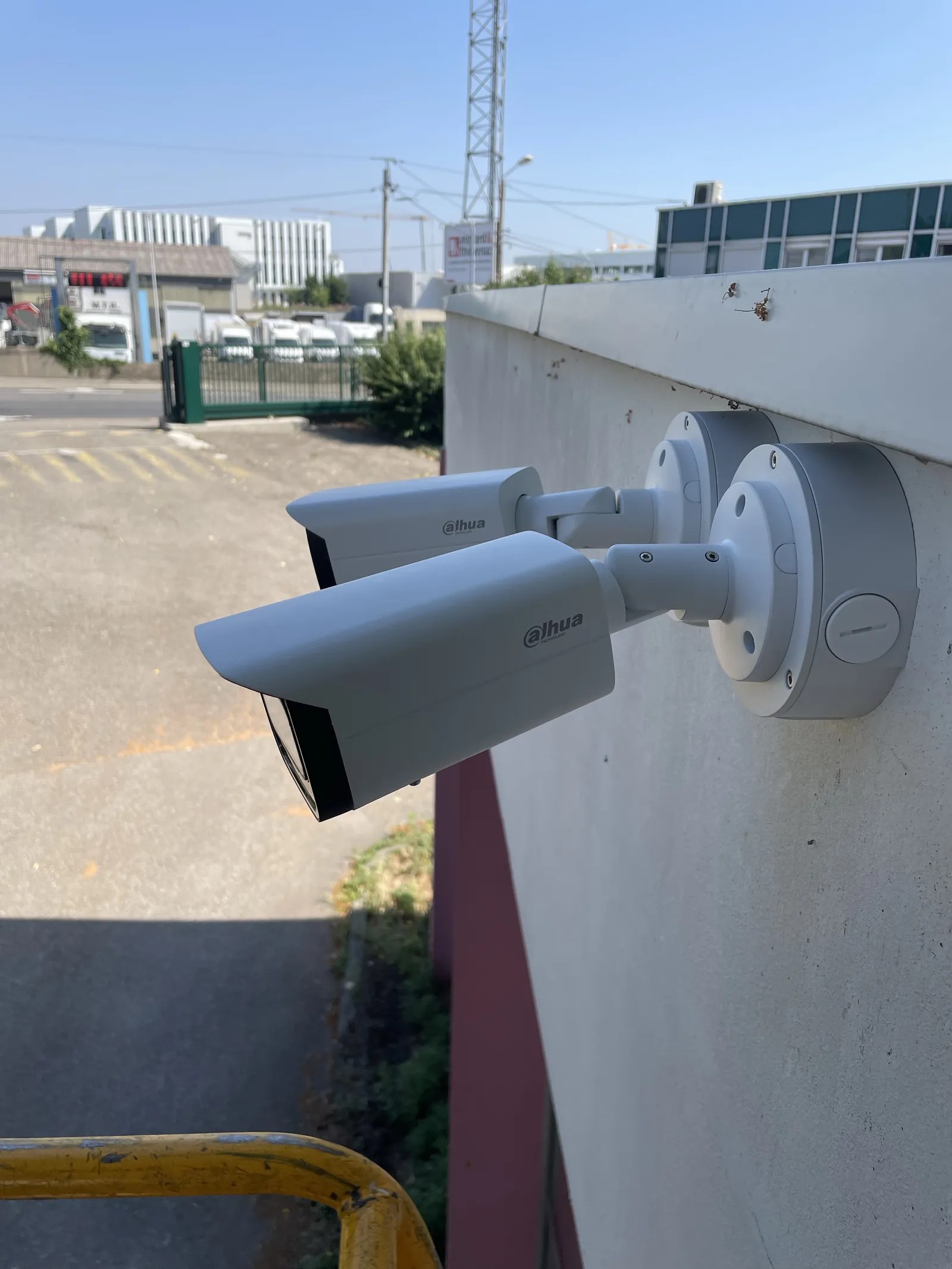 Caméras installées en toiture-terrasse