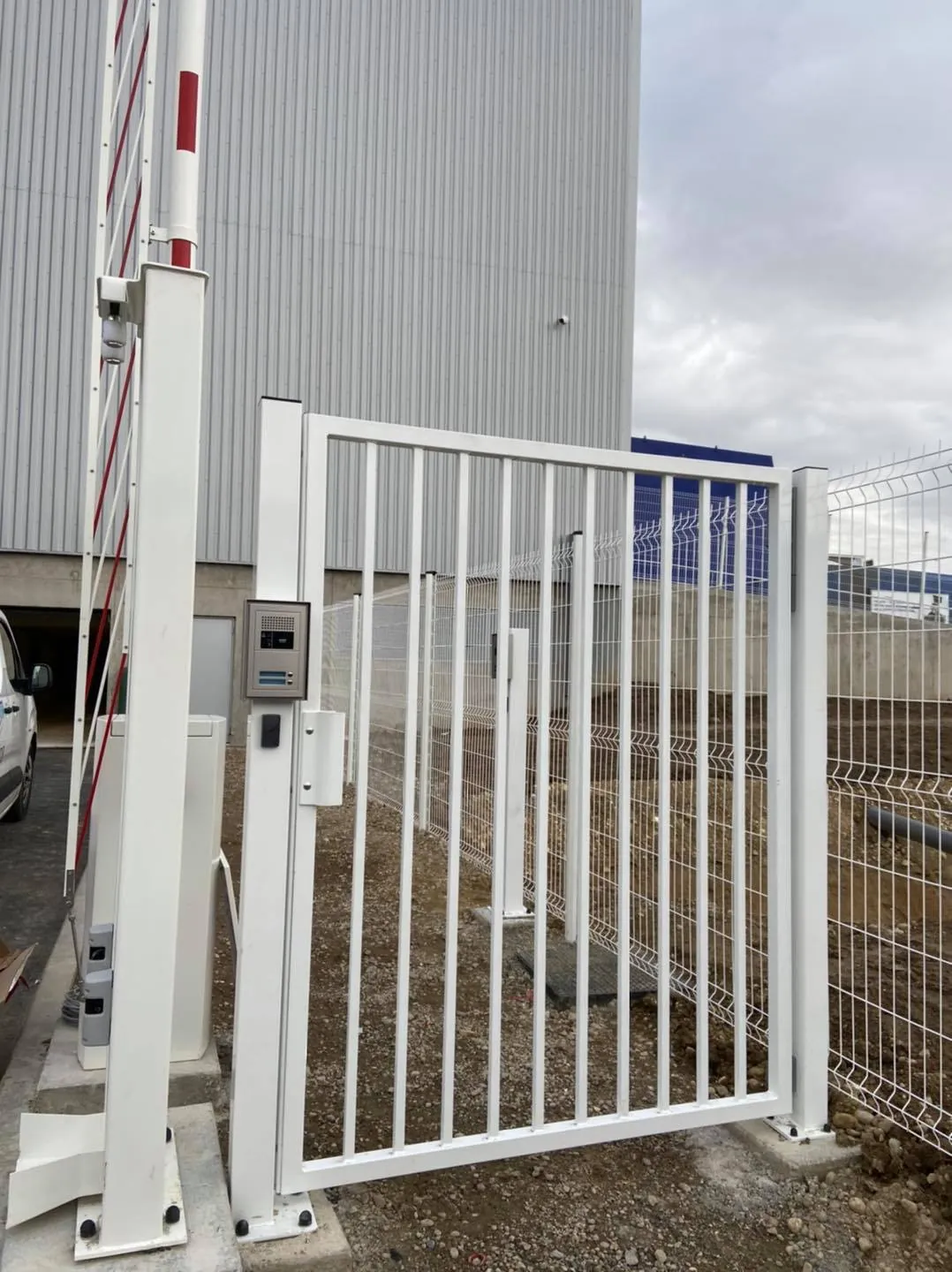 Portillon motorisé sur site professionnel